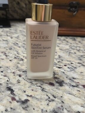 Estee Lauder Futurist SkinTint – 0N1 ALABASTER